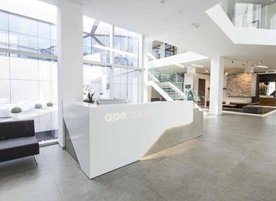 Superficie Solid Surface sólida y brillante fabricada por Fustecma