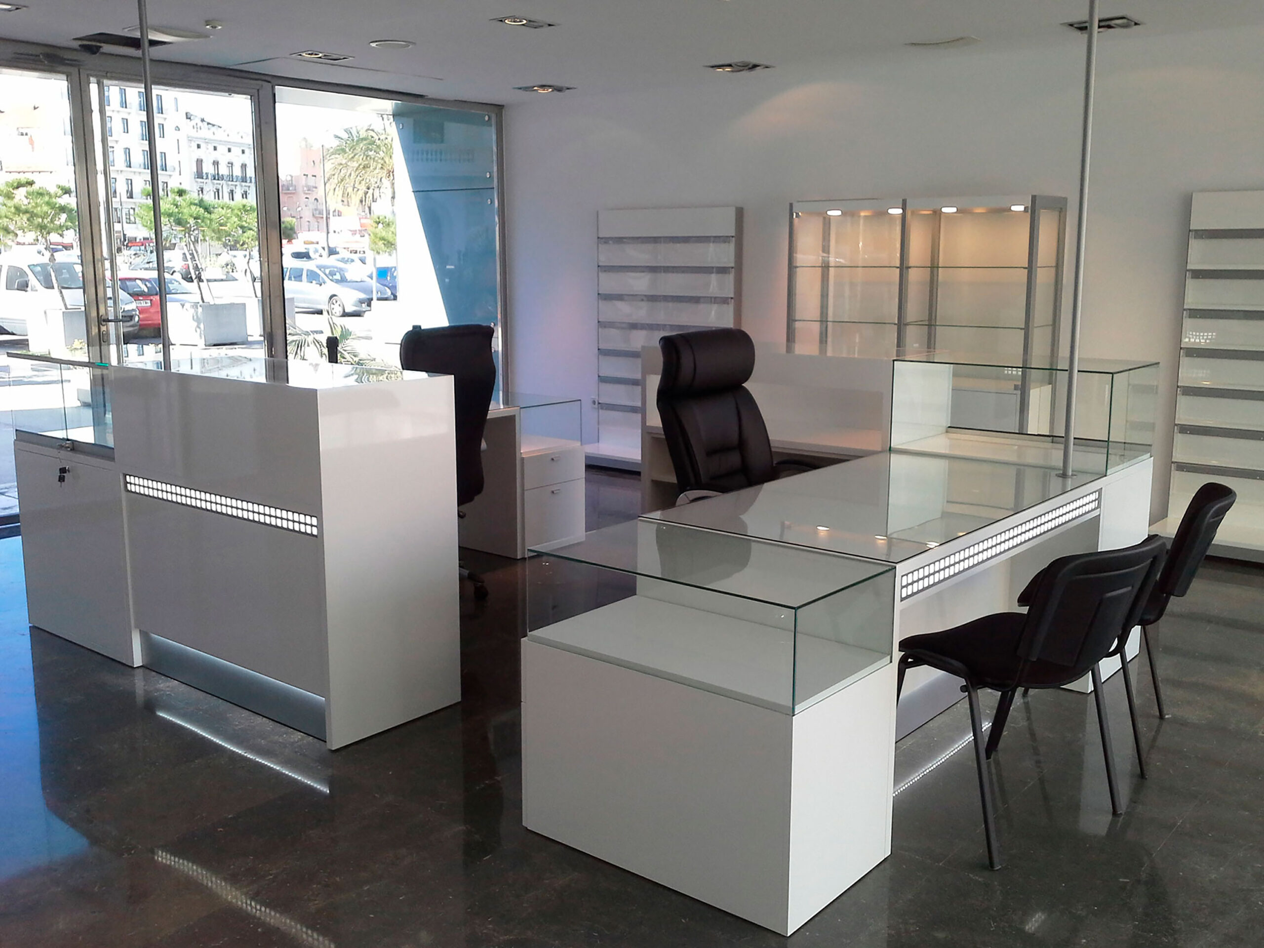 Mobiliario de oficina de diseño fabricado por Fustecma