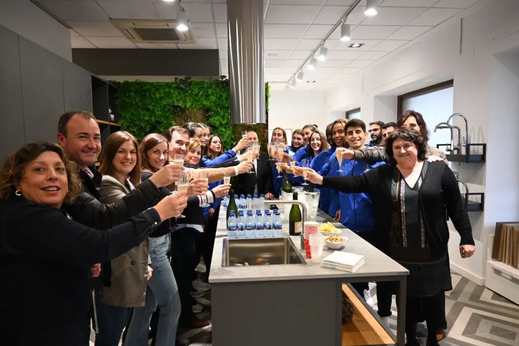 Visita del Nou Básquet Femení a las instalaciones de Fustecma IMG 5872
