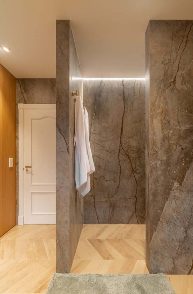 Zona de ducha del baño principal