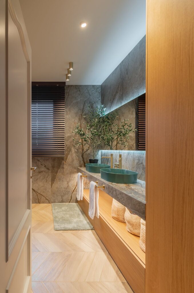 Mueble de baño suspendido en roble con LED