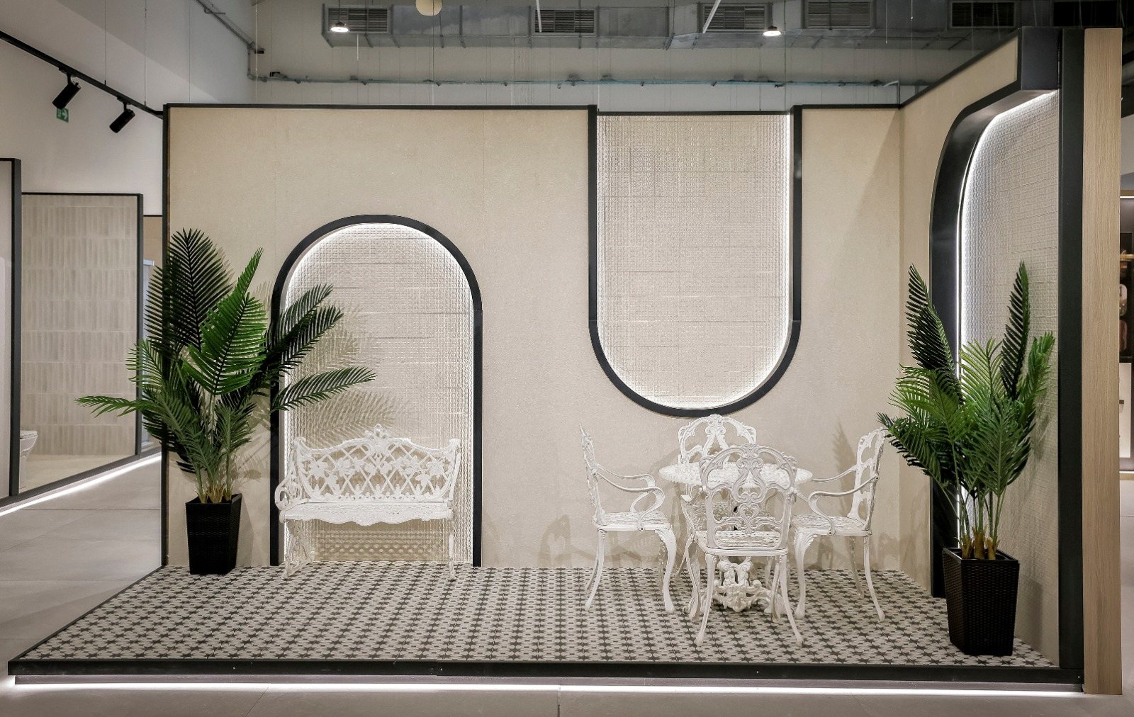 Ambiente de terraza con arcos