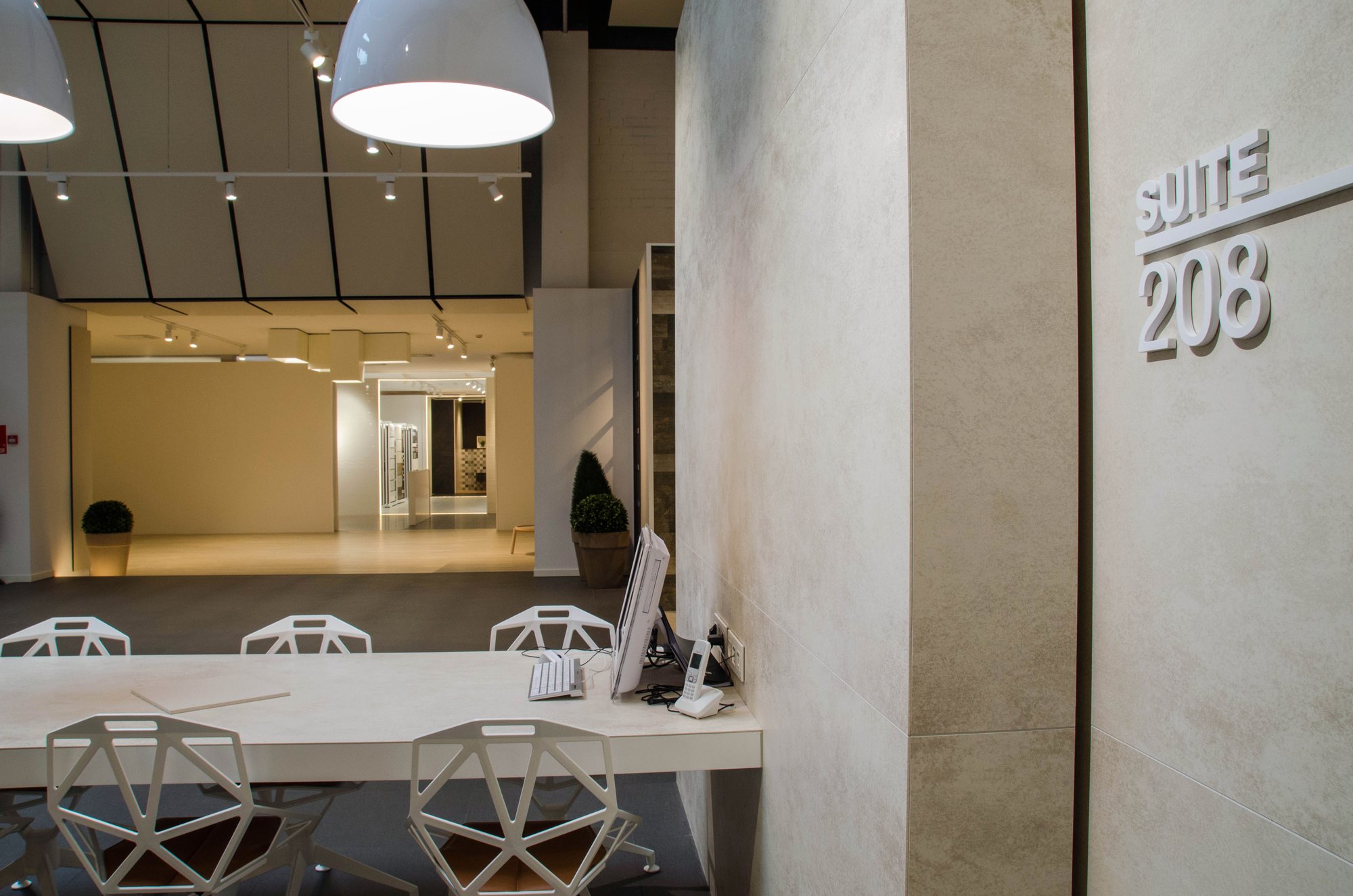 Suite 208 y mesa de muestras