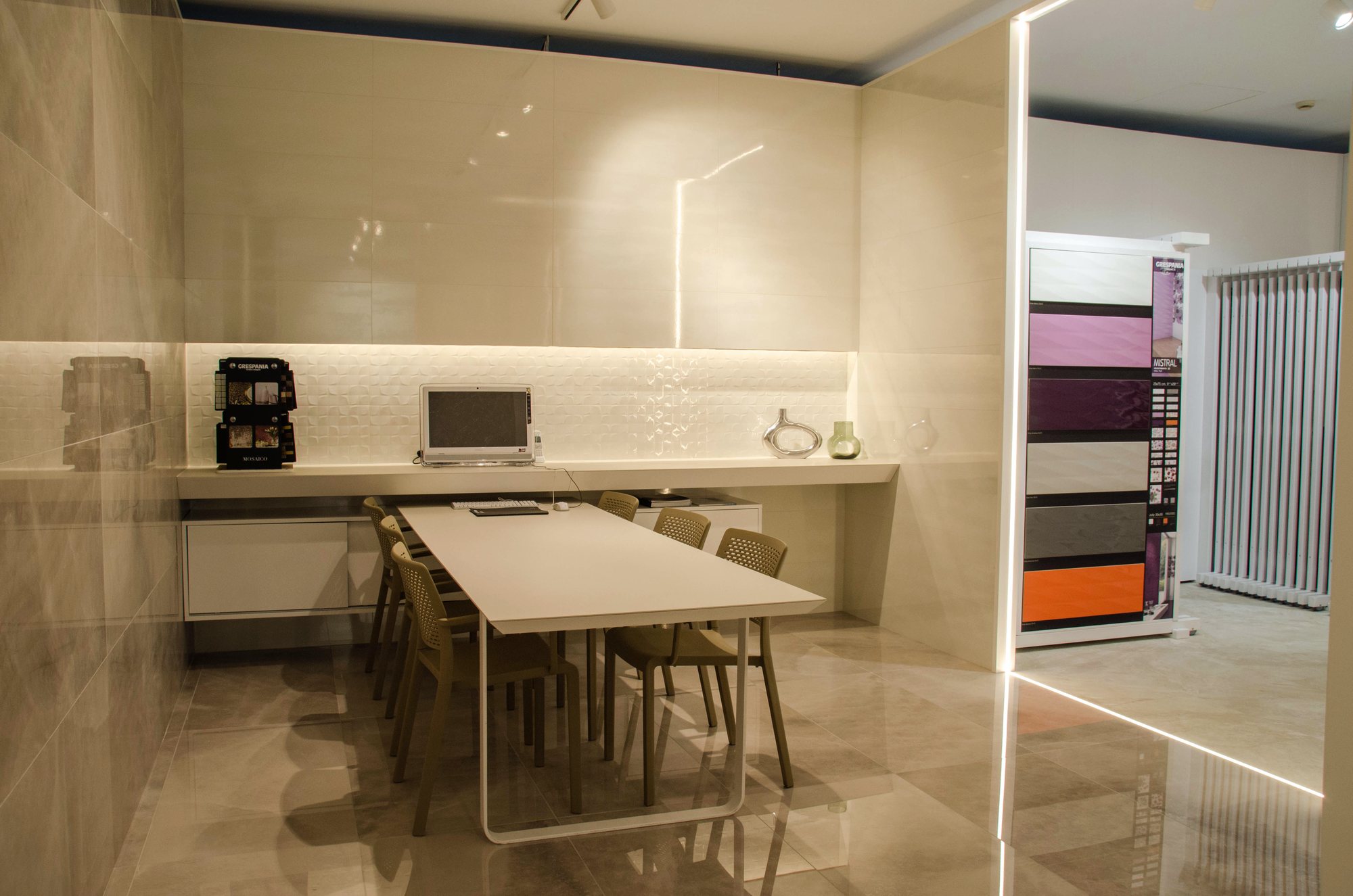 Zona de trabajo con mesa