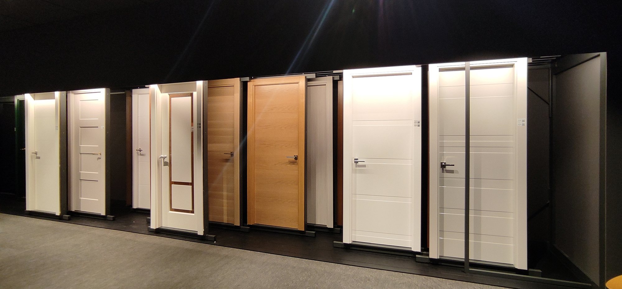Expositor de puertas
