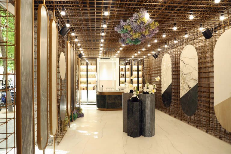 Paneles ovalados giratorios con piezas de Neolith