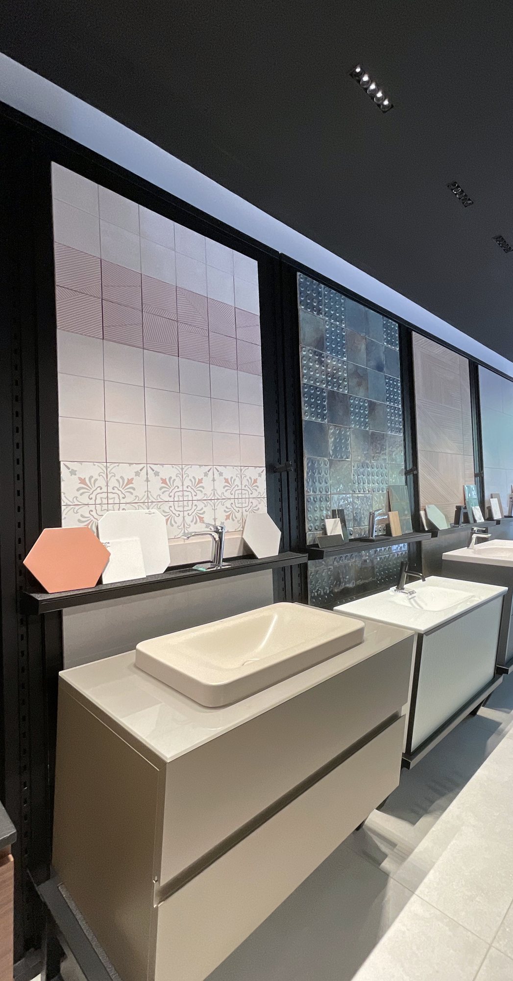 Detalle de muebles de lavabo y paneles
