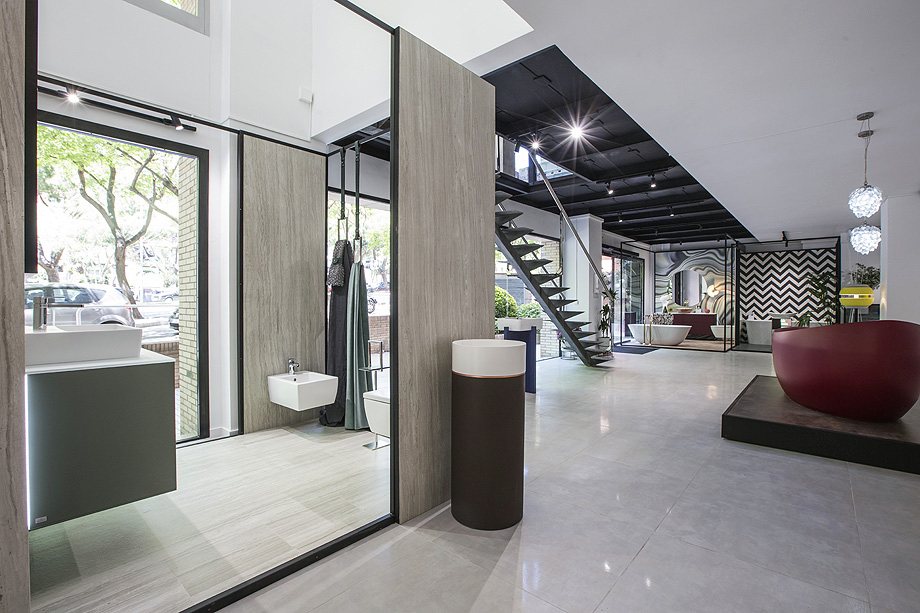Ambientes de baño con perfilería negra